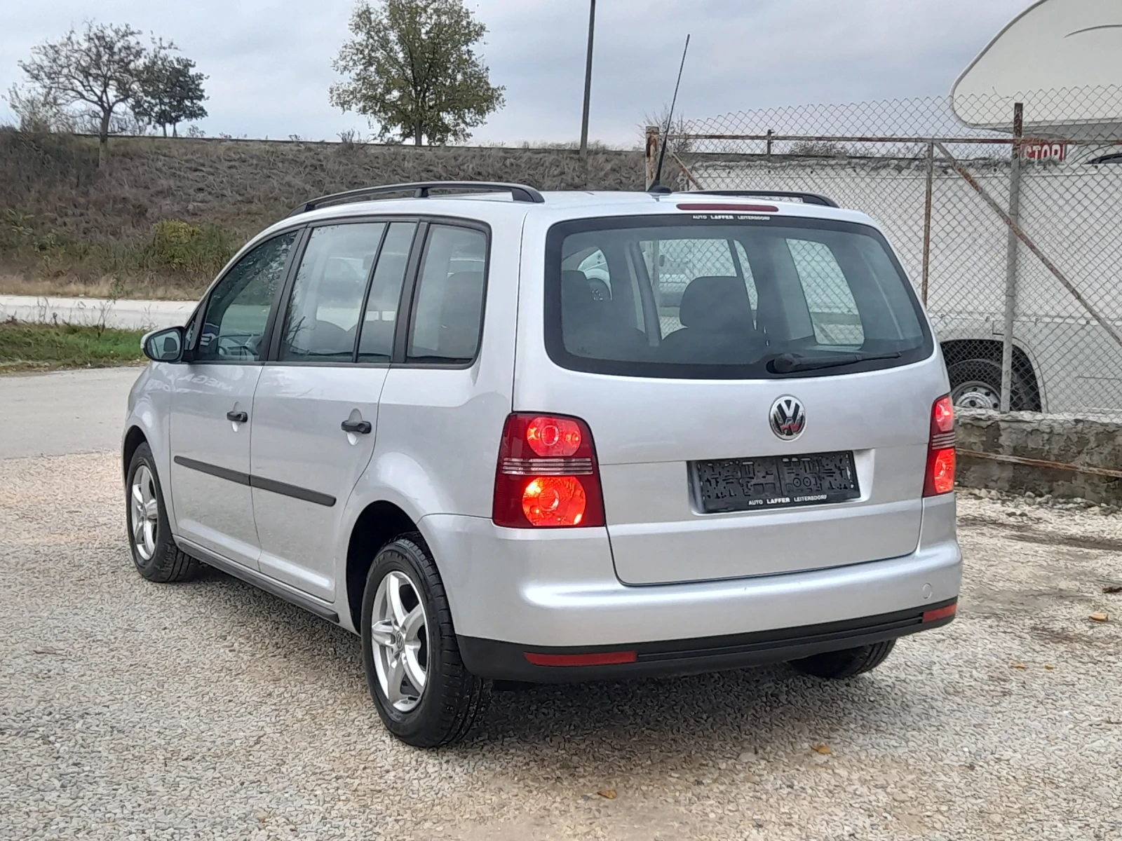 VW Touran FACELIFTE 1.9 TDI 6ск., снимка 3 - Автомобили и джипове - 56741465