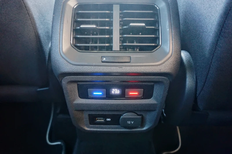 VW Tiguan, снимка 15 - Автомобили и джипове - 50009487