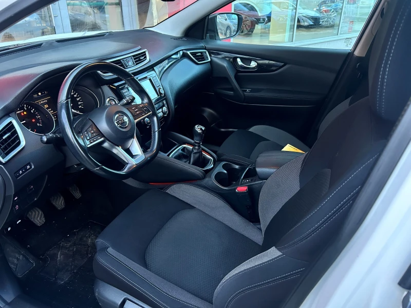 Nissan Qashqai 1.3 DIG-T N-Connecta 6M/T, снимка 4 - Автомобили и джипове - 52532372