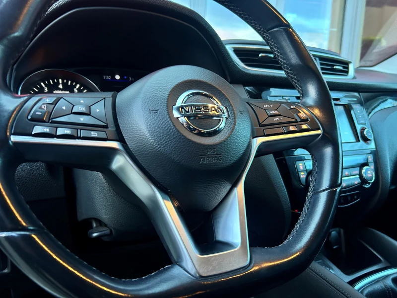 Nissan Qashqai 1.3 DIG-T N-Connecta 6M/T, снимка 5 - Автомобили и джипове - 52532372