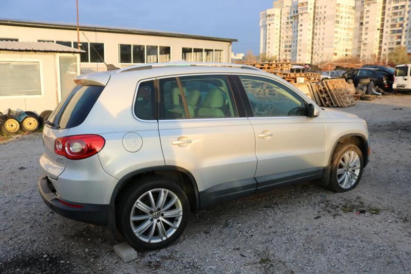 VW Tiguan 2.0 TSI 4x4, снимка 5 - Автомобили и джипове - 34817997