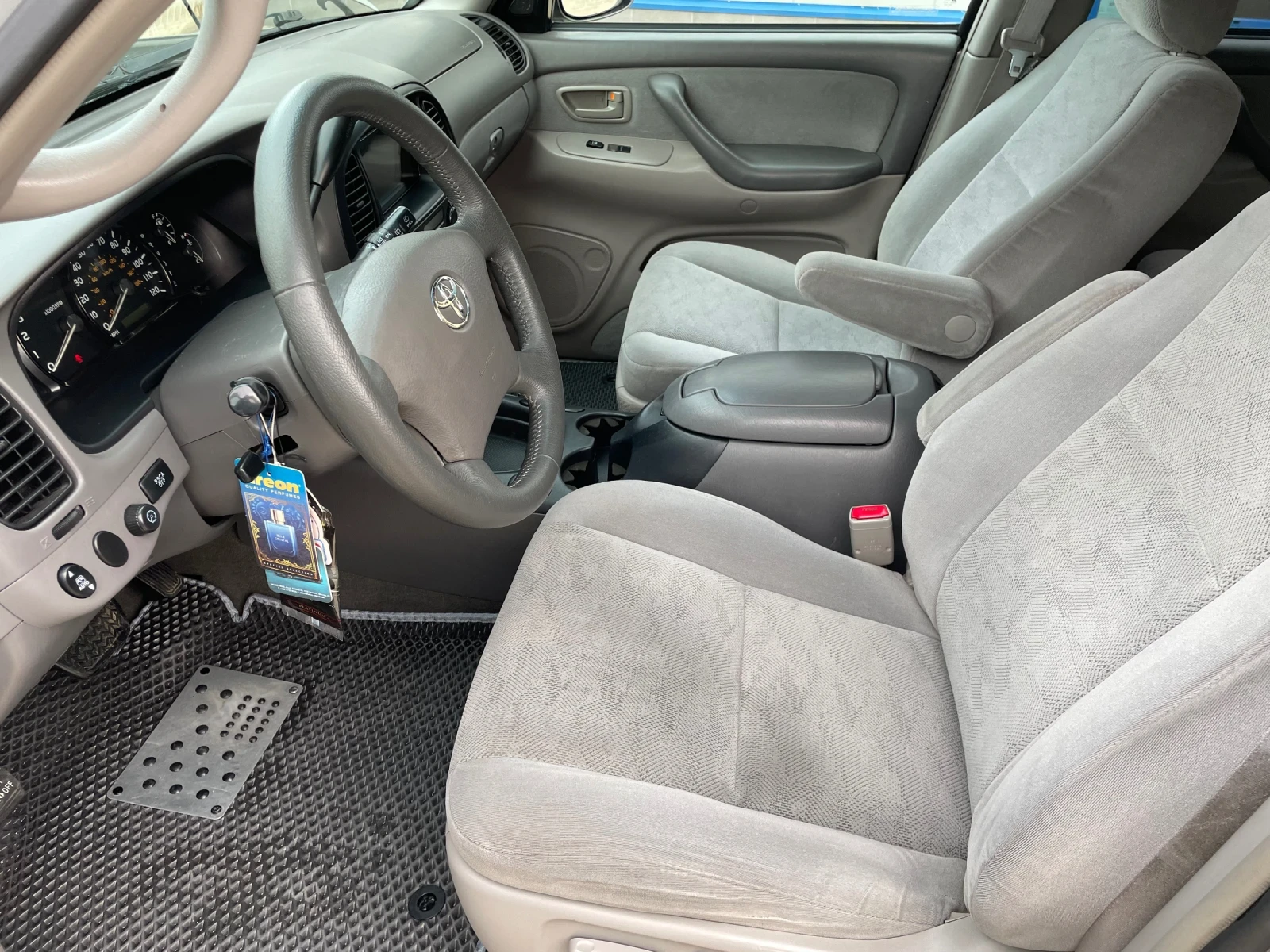 Toyota Sequoia  - изображение 9