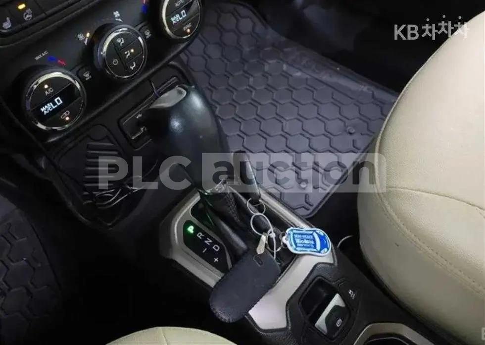 Jeep Renegade, снимка 8 - Автомобили и джипове - 54102653