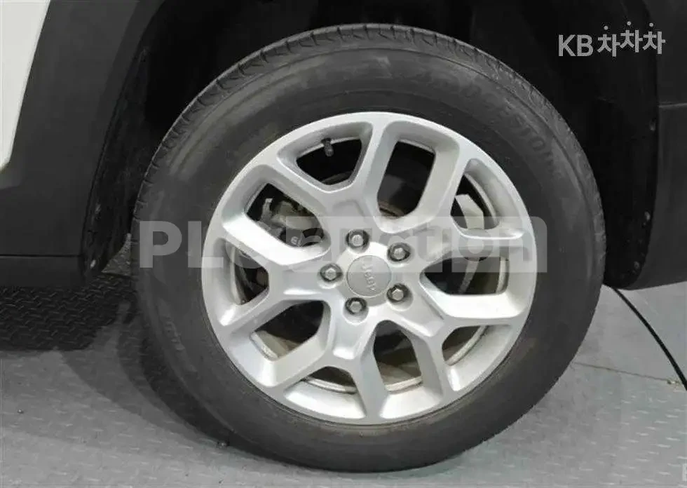 Jeep Renegade, снимка 14 - Автомобили и джипове - 54102653