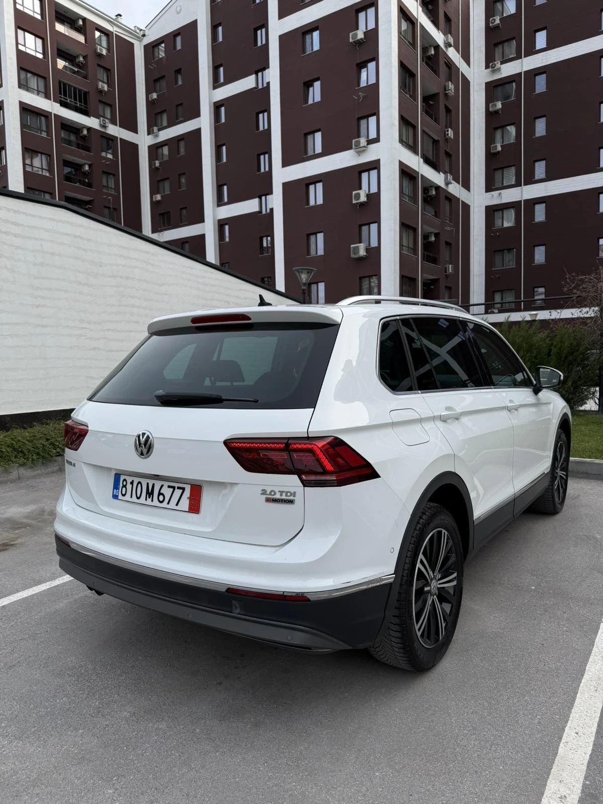 VW Tiguan 2.0 TDI 4Motion, снимка 5 - Автомобили и джипове - 54119110