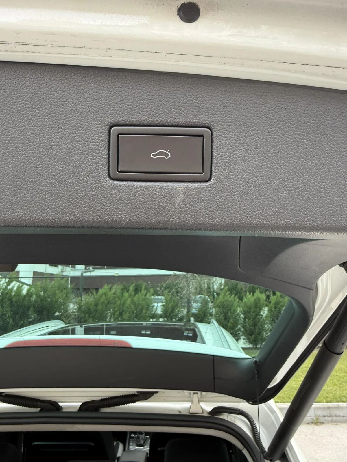 VW Tiguan 2.0 TDI 4Motion, снимка 17 - Автомобили и джипове - 54119110