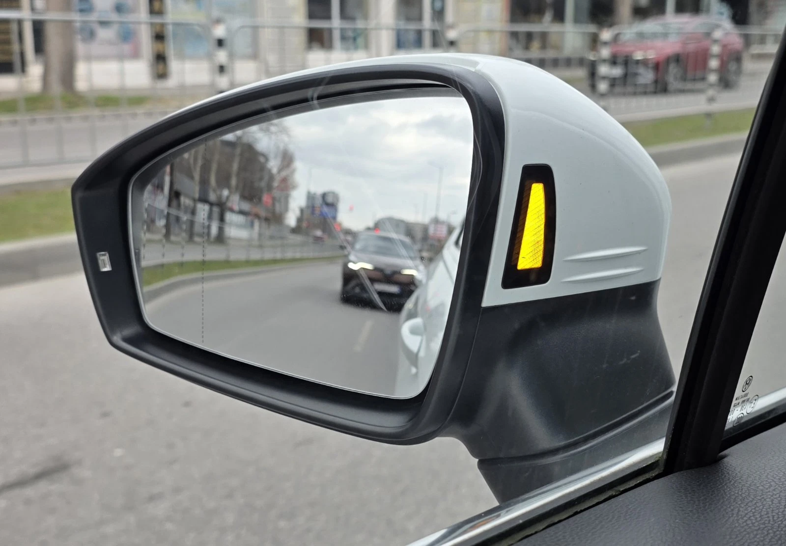 VW Tiguan 2.0 TDI 4Motion, снимка 16 - Автомобили и джипове - 54119110