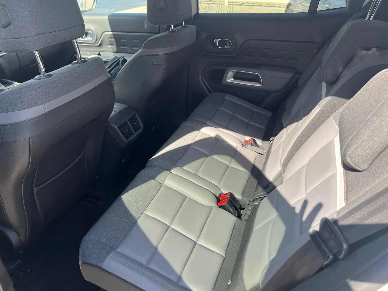 Citroen C5 Aircross ДИСТРОНИК//1.6//КОЖА//КАМЕРИ, снимка 14 - Автомобили и джипове - 54345727