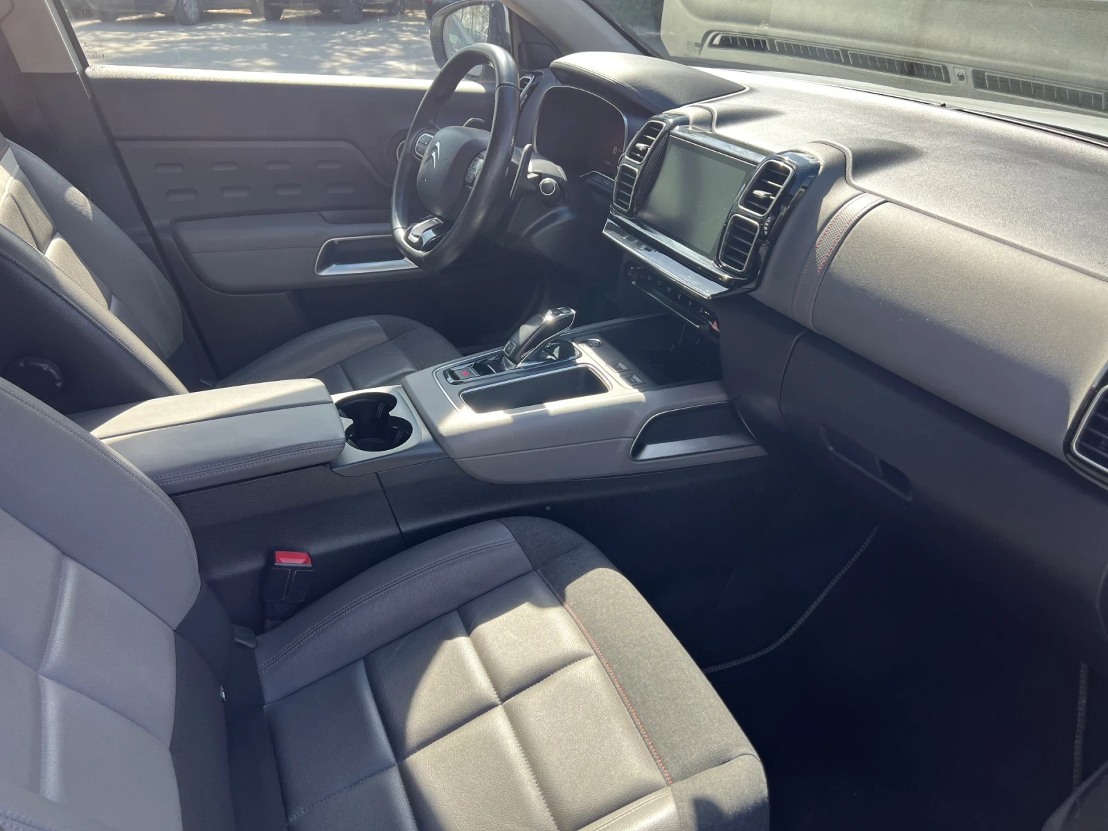 Citroen C5 Aircross ДИСТРОНИК//1.6//КОЖА//КАМЕРИ, снимка 12 - Автомобили и джипове - 54345727