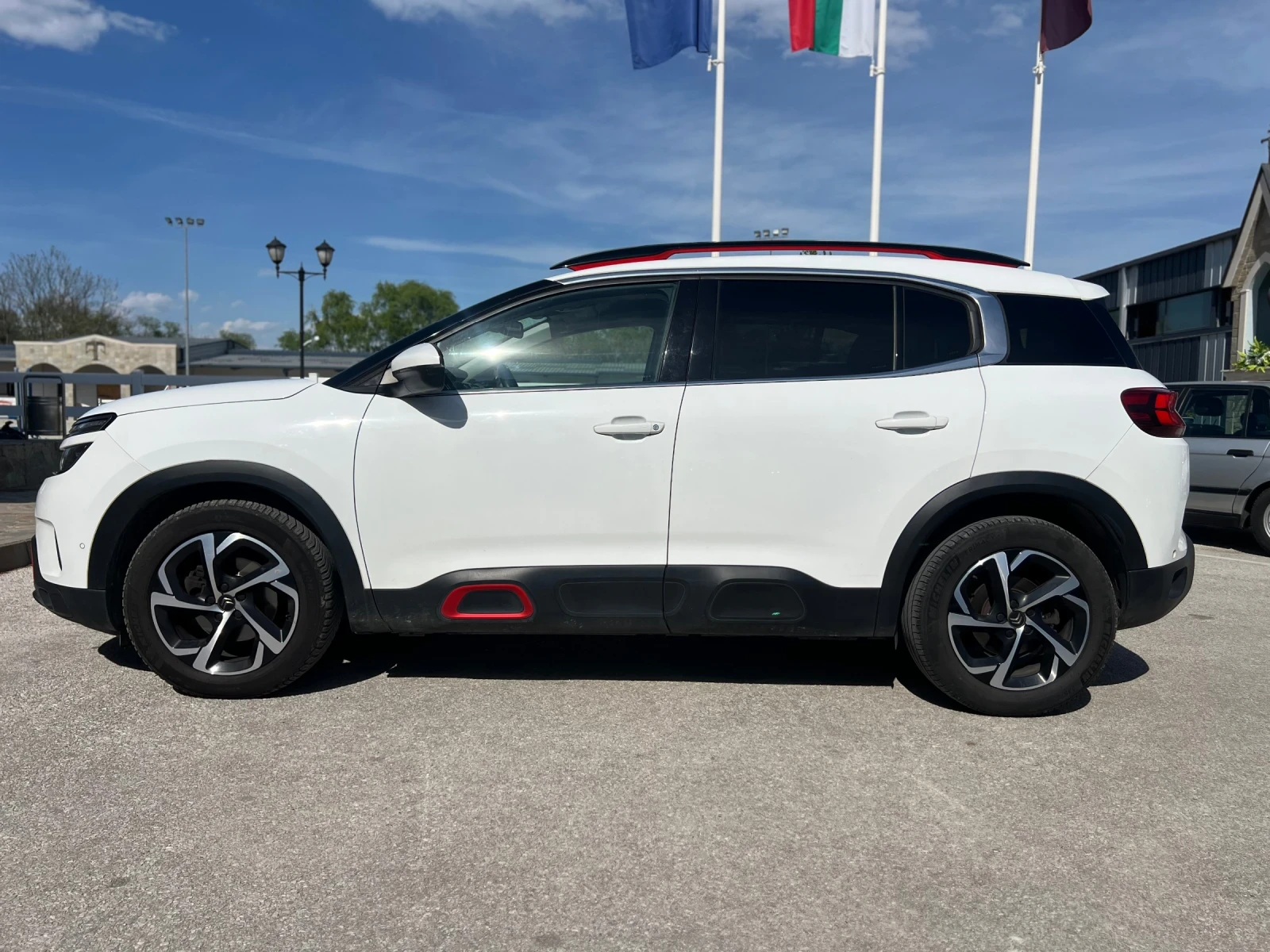 Citroen C5 Aircross ДИСТРОНИК//1.6//КОЖА//КАМЕРИ, снимка 9 - Автомобили и джипове - 54345727