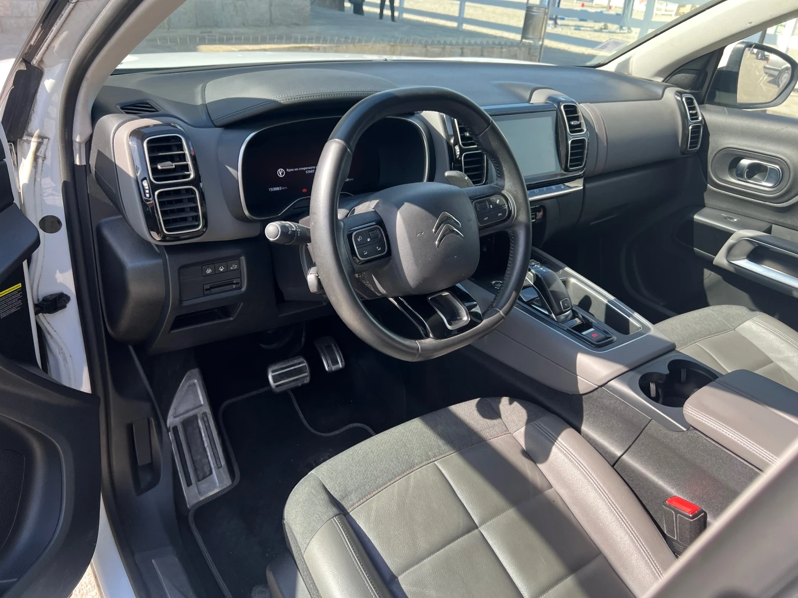 Citroen C5 Aircross ДИСТРОНИК//1.6//КОЖА//КАМЕРИ, снимка 11 - Автомобили и джипове - 54345727