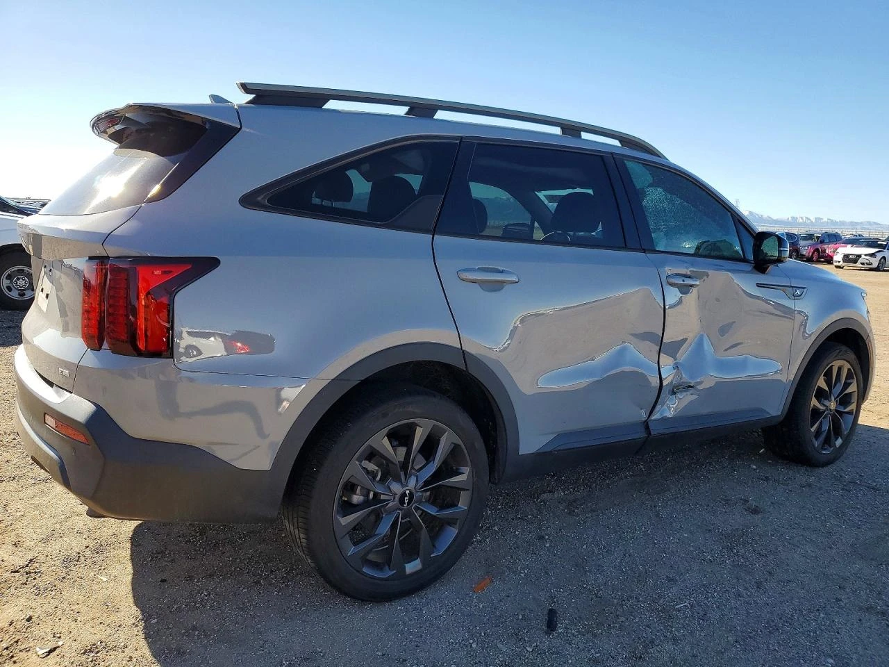 Kia Sorento 2.5l Ex, снимка 3 - Автомобили и джипове - 54461374
