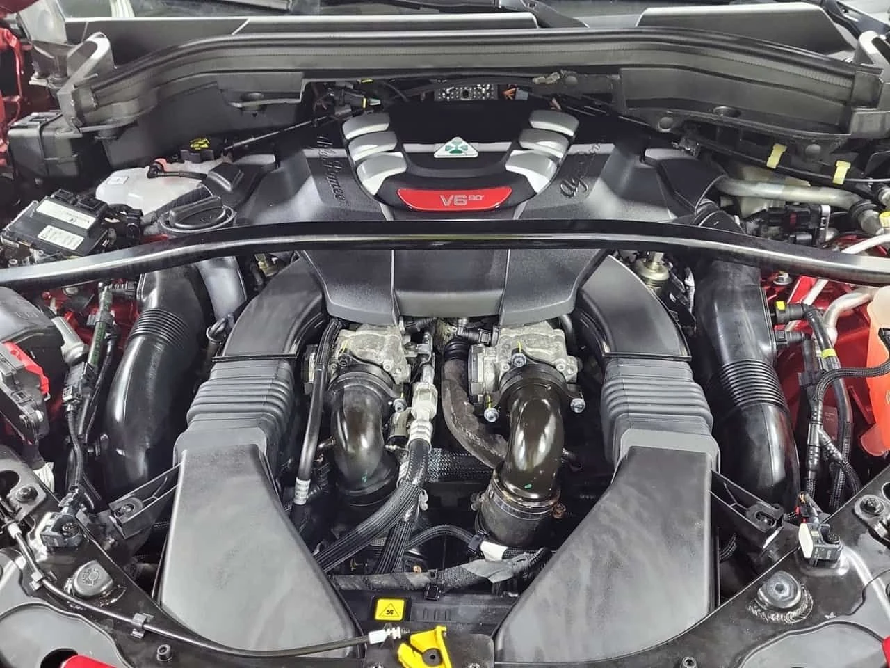 Alfa Romeo Stelvio * QUADRIFOGLIO* АВТОКРЕДИТ БЕЗ ПЪРВОНАЧАЛНА ВНОСКА, снимка 16 - Автомобили и джипове - 55227723