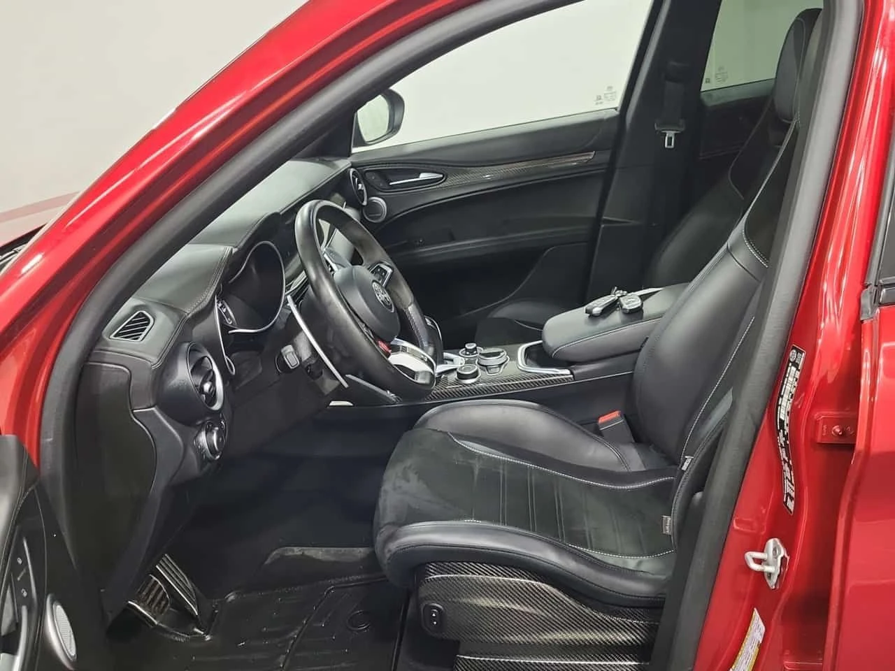 Alfa Romeo Stelvio * QUADRIFOGLIO* АВТОКРЕДИТ БЕЗ ПЪРВОНАЧАЛНА ВНОСКА, снимка 5 - Автомобили и джипове - 55227723