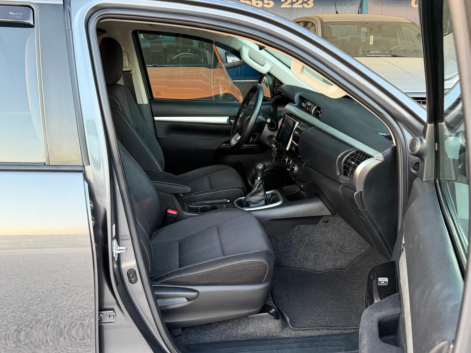 Toyota Hilux 52000km/Гаранция, снимка 14 - Автомобили и джипове - 55247511