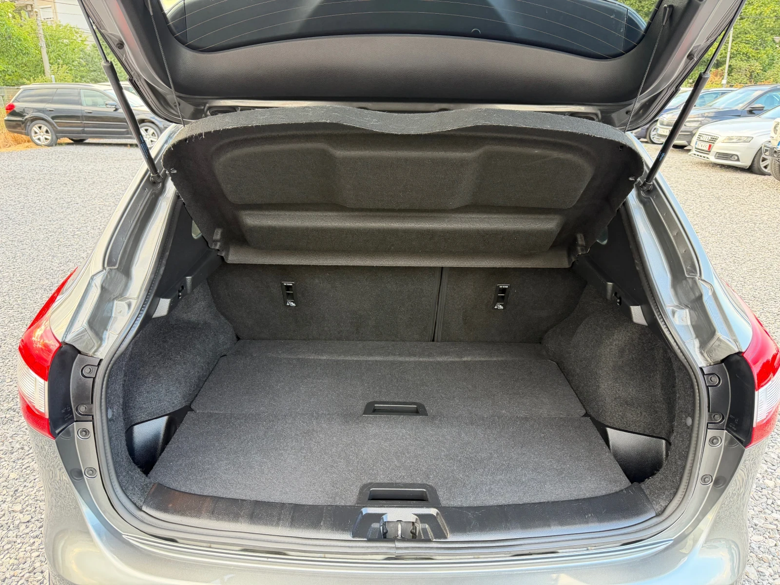 Nissan Qashqai 1.2DIG-T, Автоматик, N-Connecta, 156000km Серв.Ист, снимка 15 - Автомобили и джипове - 55937183
