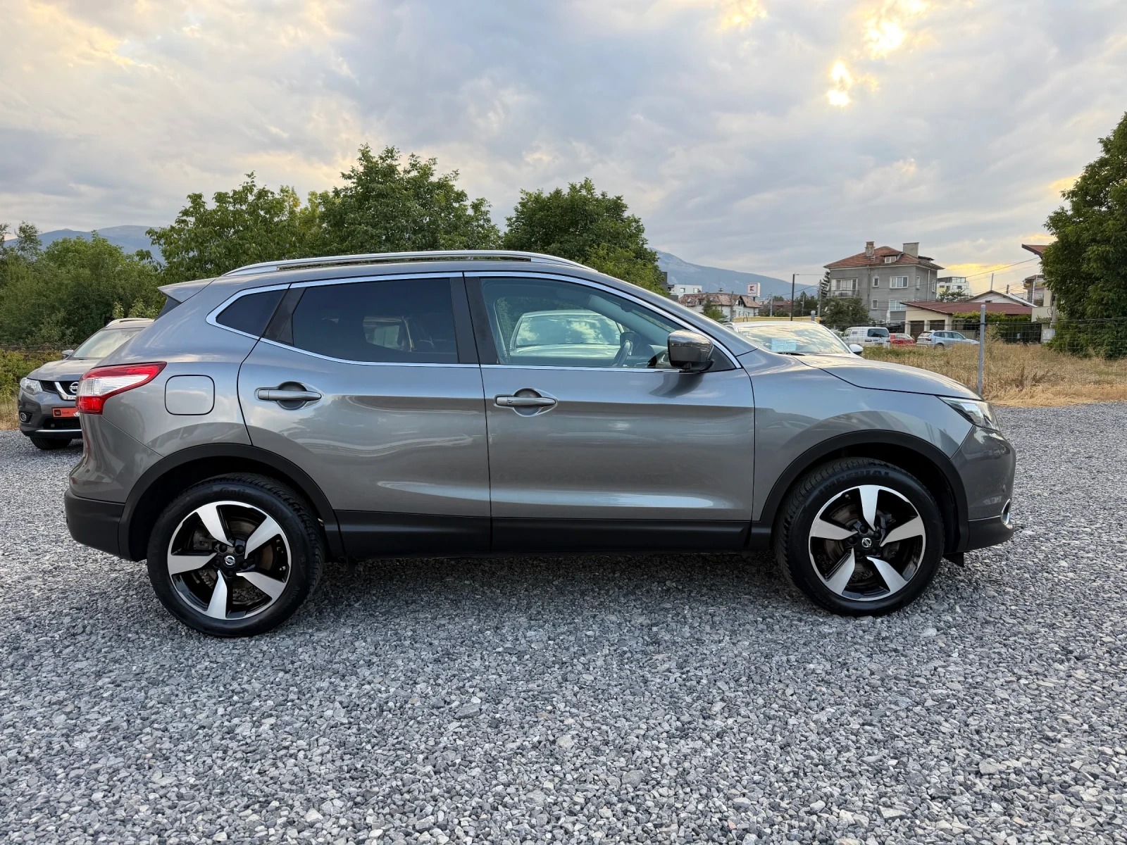 Nissan Qashqai 1.2DIG-T, Автоматик, N-Connecta, 156000km Серв.Ист, снимка 5 - Автомобили и джипове - 55937183