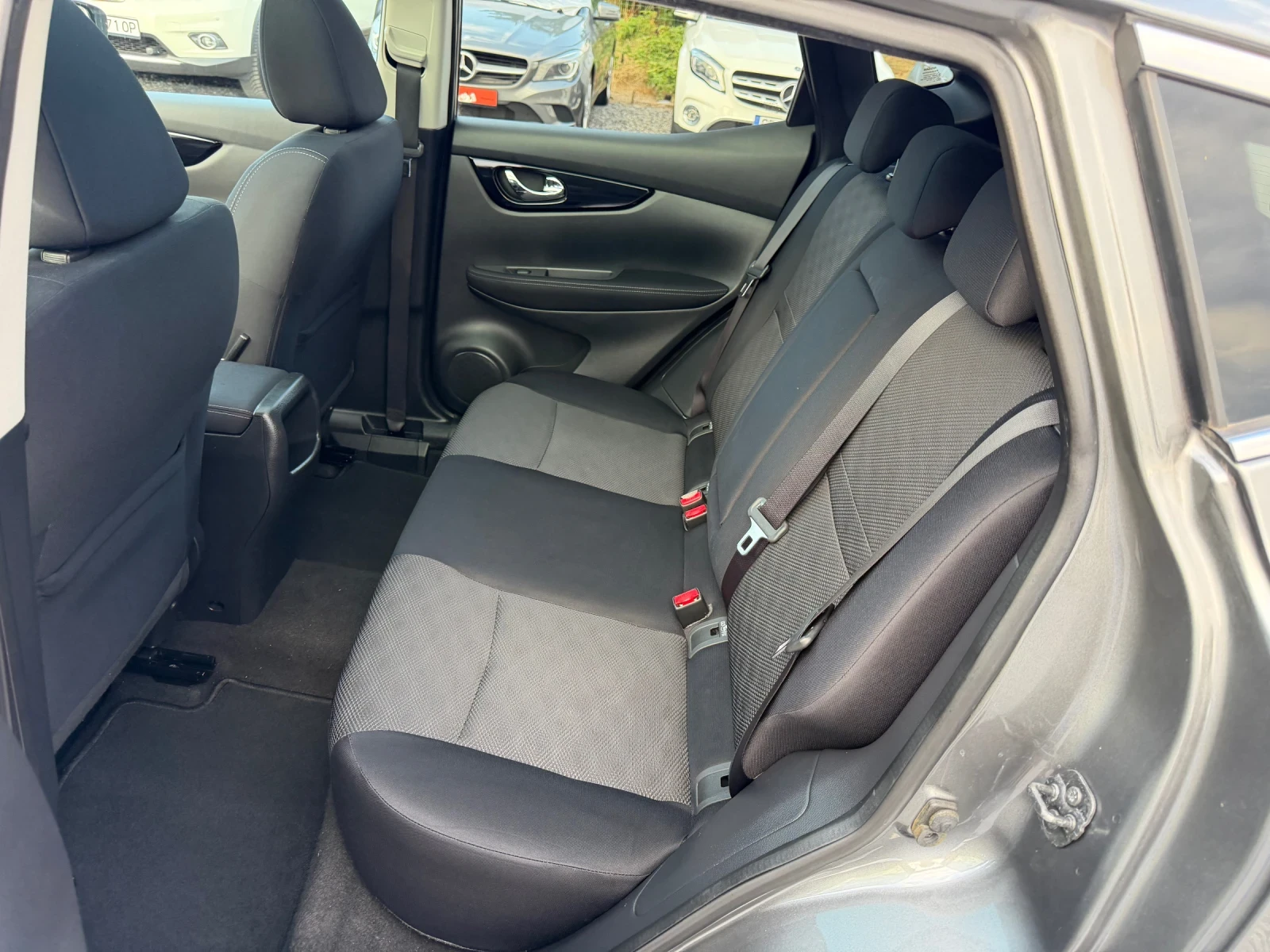 Nissan Qashqai 1.2DIG-T, Автоматик, N-Connecta, 156000km Серв.Ист, снимка 12 - Автомобили и джипове - 55937183