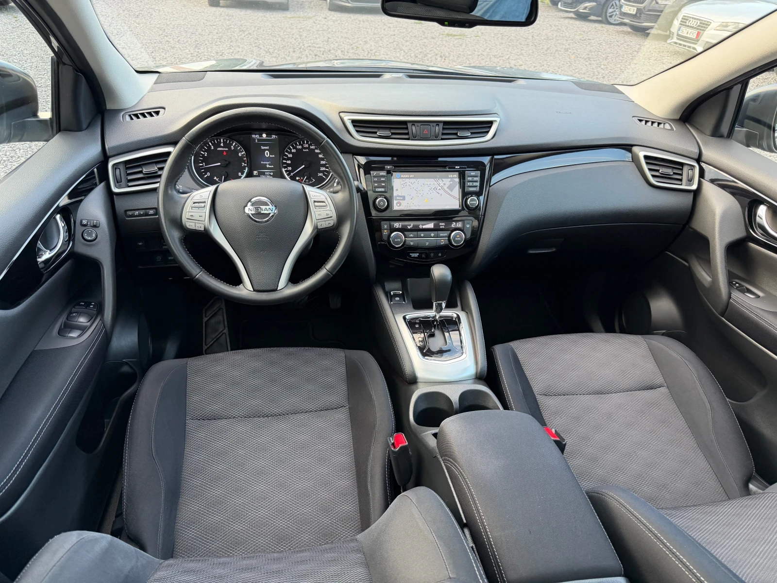 Nissan Qashqai 1.2DIG-T, Автоматик, N-Connecta, 156000km Серв.Ист, снимка 11 - Автомобили и джипове - 55937183