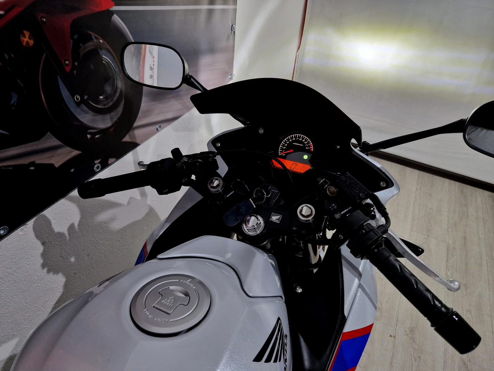 Honda Cbr 125Ri 2014г !9607км!, снимка 12 - Мотоциклети и мототехника - 55599518