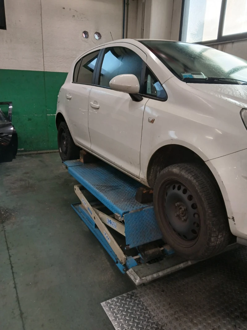 Opel Corsa 1.2/1.3, снимка 3 - Автомобили и джипове - 49999289