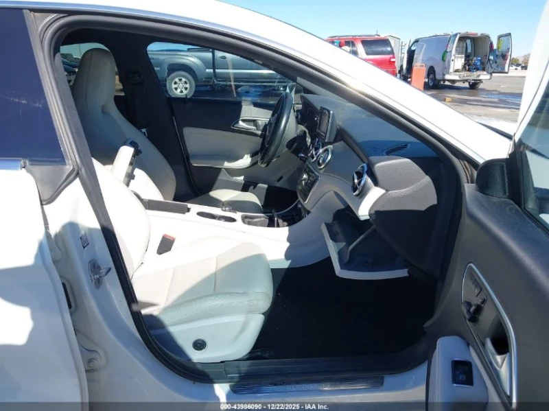 Mercedes-Benz CLA 250 * CARFAX* , снимка 5 - Автомобили и джипове - 53421103