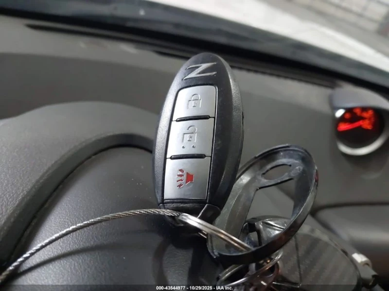 Nissan 370Z 3.7L V-6 DOHC, VVT, 332HP Rear Wheel Drive, снимка 3 - Автомобили и джипове - 53439065