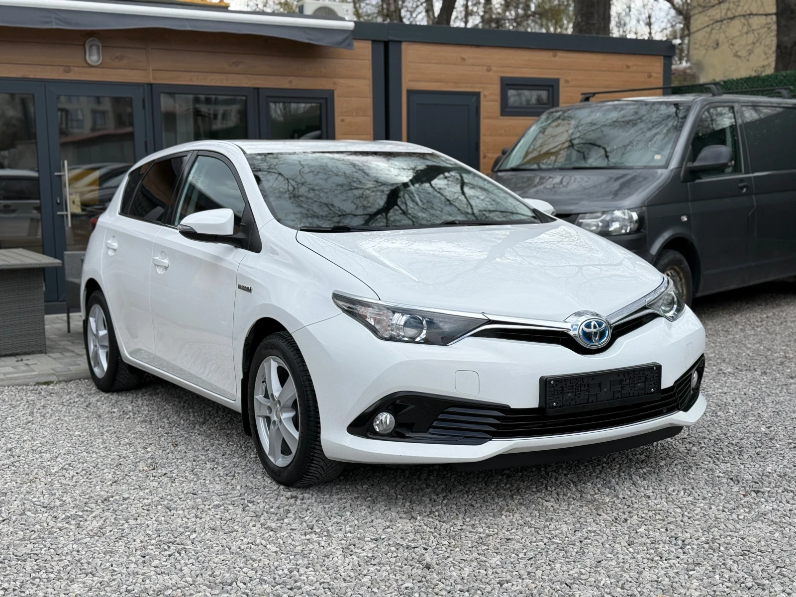 Toyota Auris 1.8/HYBRID/FACE/EURO6/НАВИ?/КАМЕРА/ПОДГРЕВ СЕДАЛКИ - изображение 3