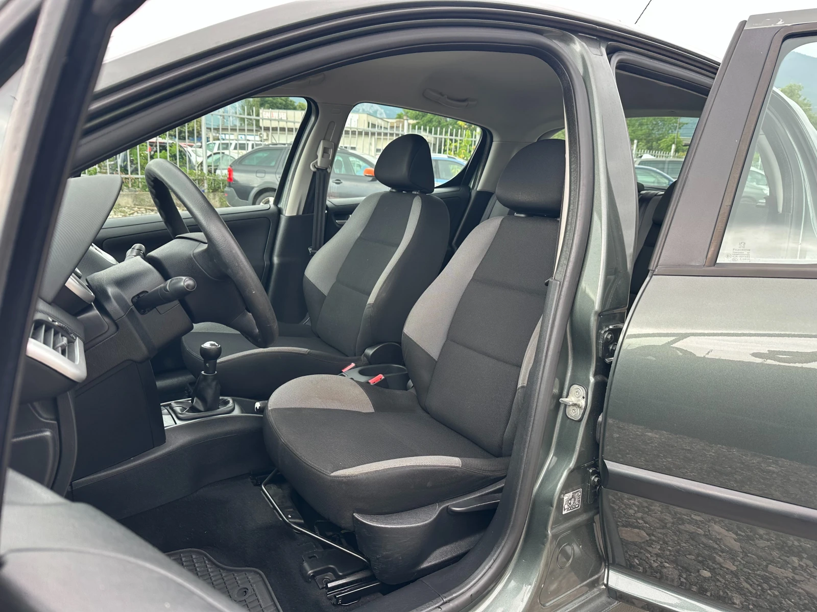 Peugeot 207 1.4i 95kc - изображение 9