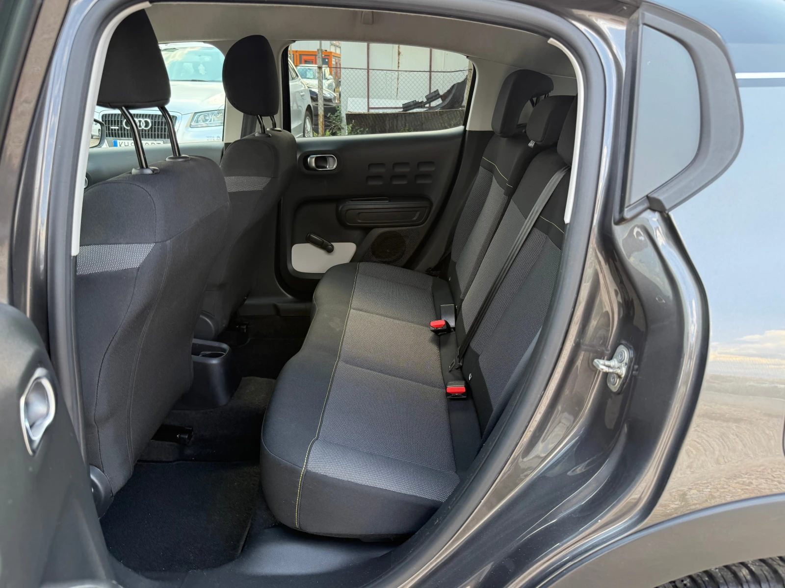 Citroen C3 1.2i/NAV/PDC/2Keys/Service book - изображение 9