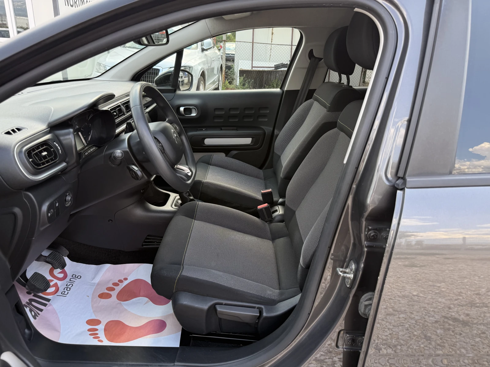 Citroen C3 1.2i/NAV/PDC/2Keys/Service book - изображение 7