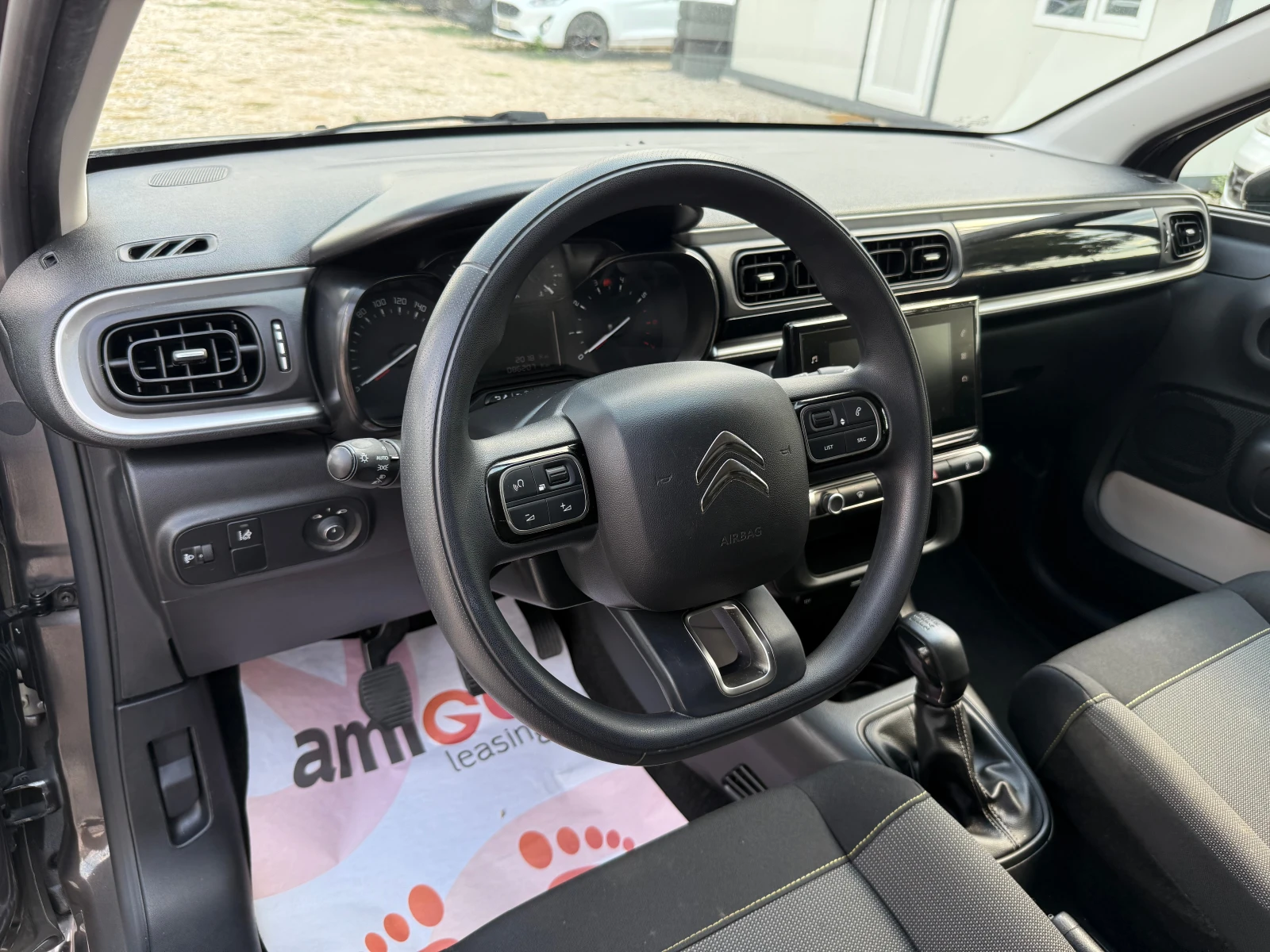 Citroen C3 1.2i/NAV/PDC/2Keys/Service book - изображение 8