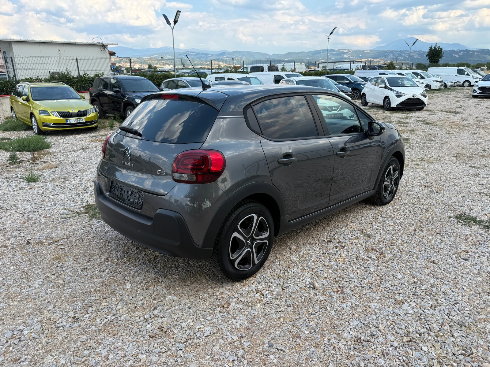 Citroen C3 1.2i/NAV/PDC/2Keys/Service book - изображение 2
