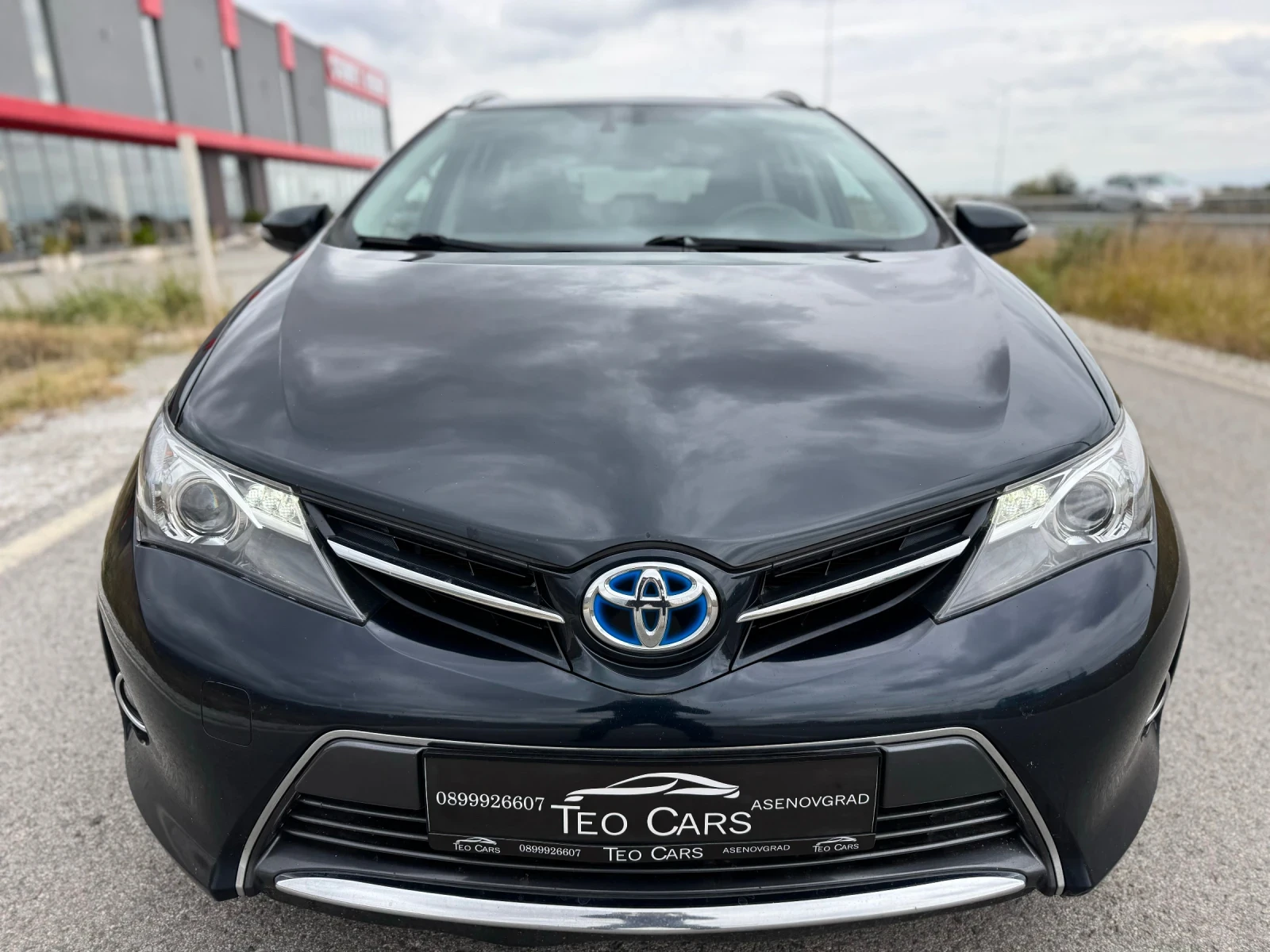 Toyota Auris 1.8 HYBRID / NAVI / CAMERA / LED / KEYLESS - изображение 2
