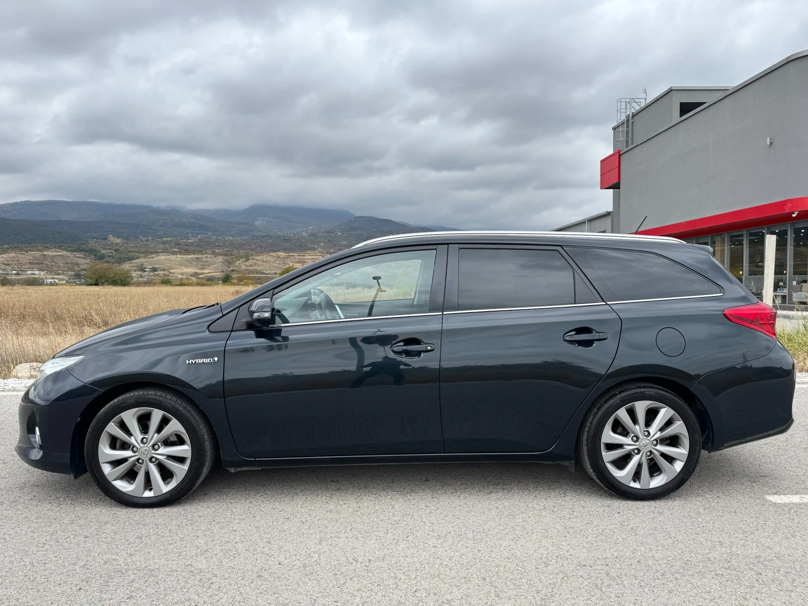 Toyota Auris 1.8 HYBRID / NAVI / CAMERA / LED / KEYLESS - изображение 4