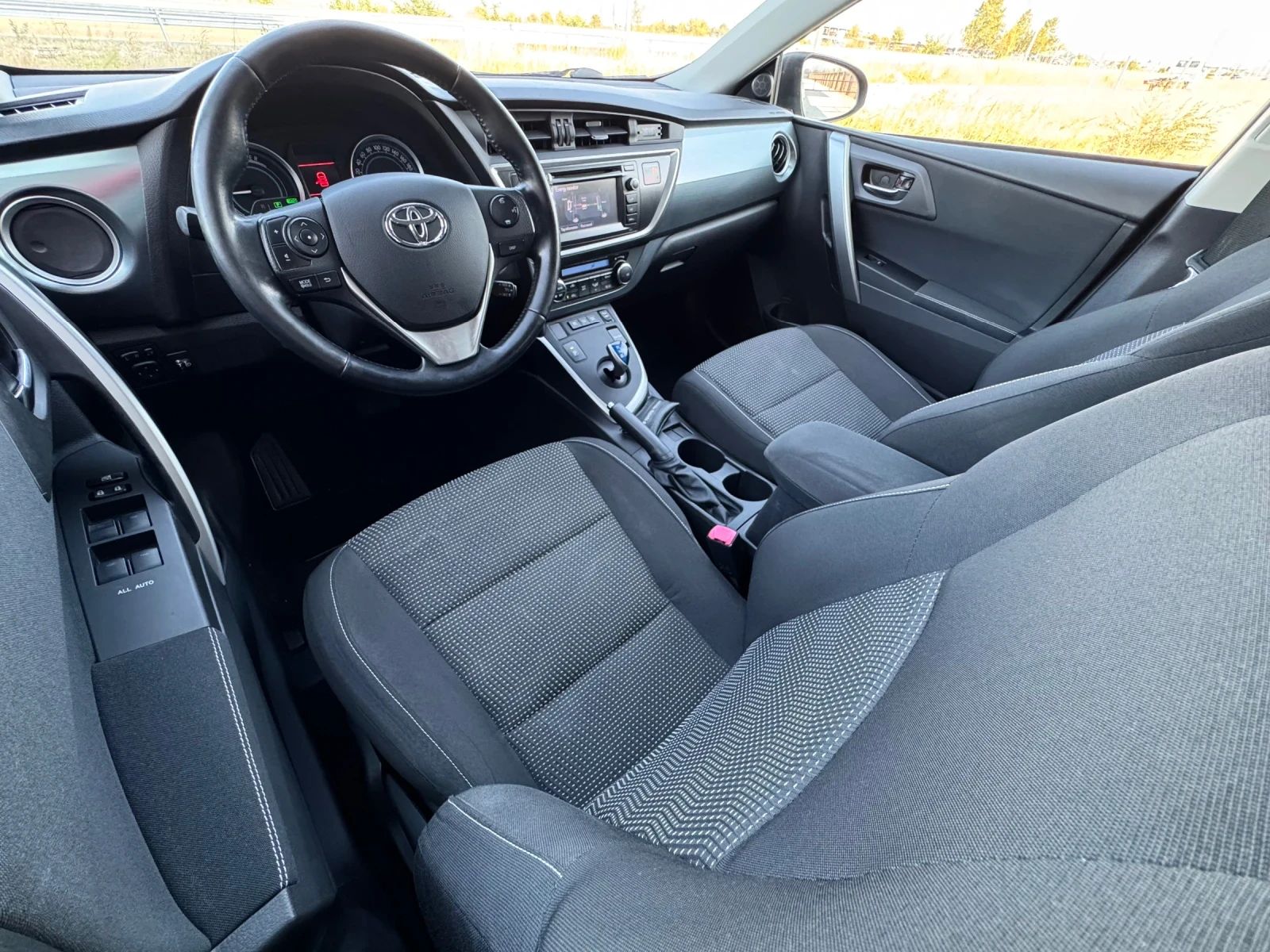 Toyota Auris 1.8 HYBRID / NAVI / CAMERA / LED / KEYLESS - изображение 9