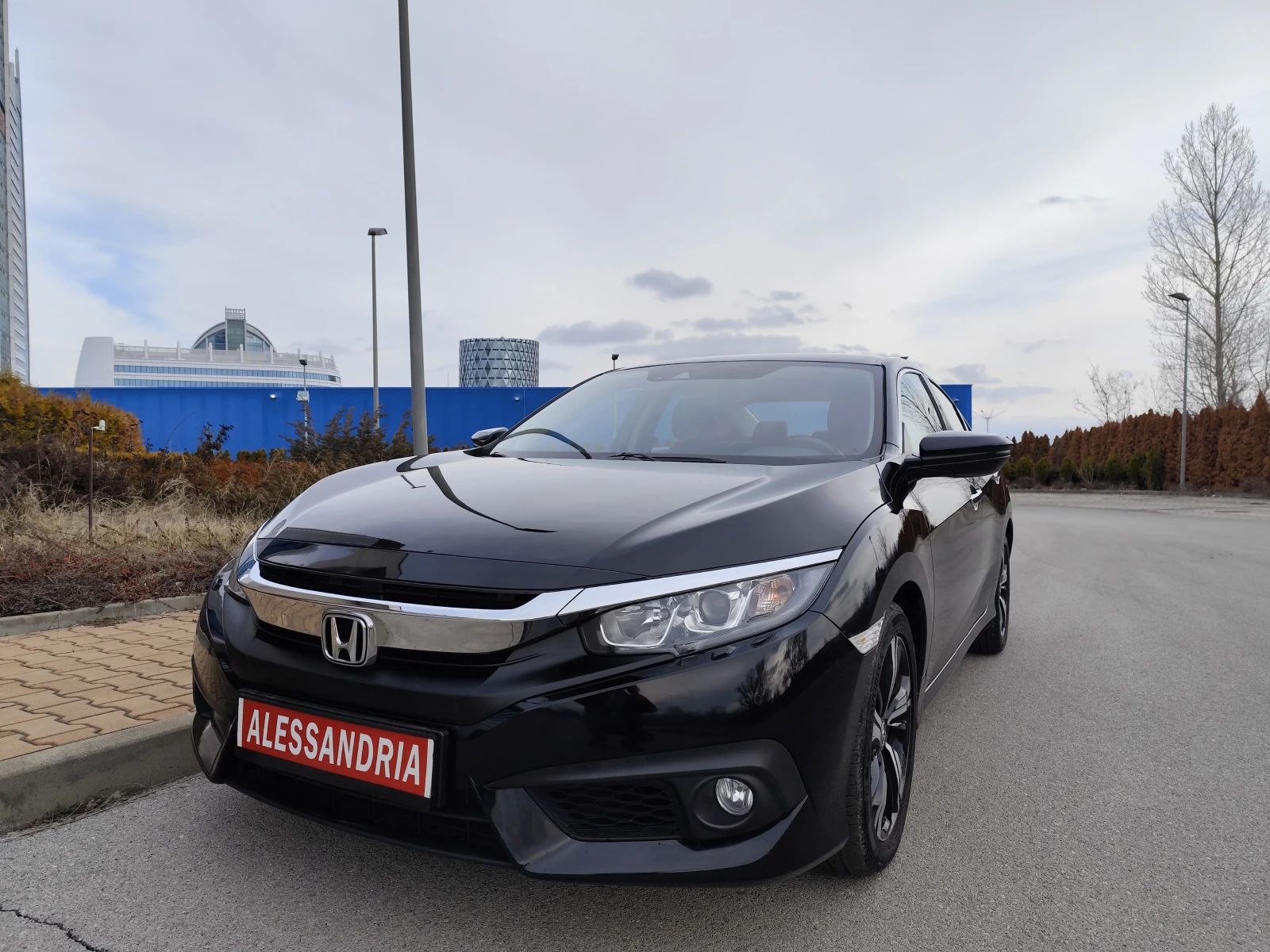Honda Civic 1.6 I-DTEC Evro 6B Автоматик - изображение 7