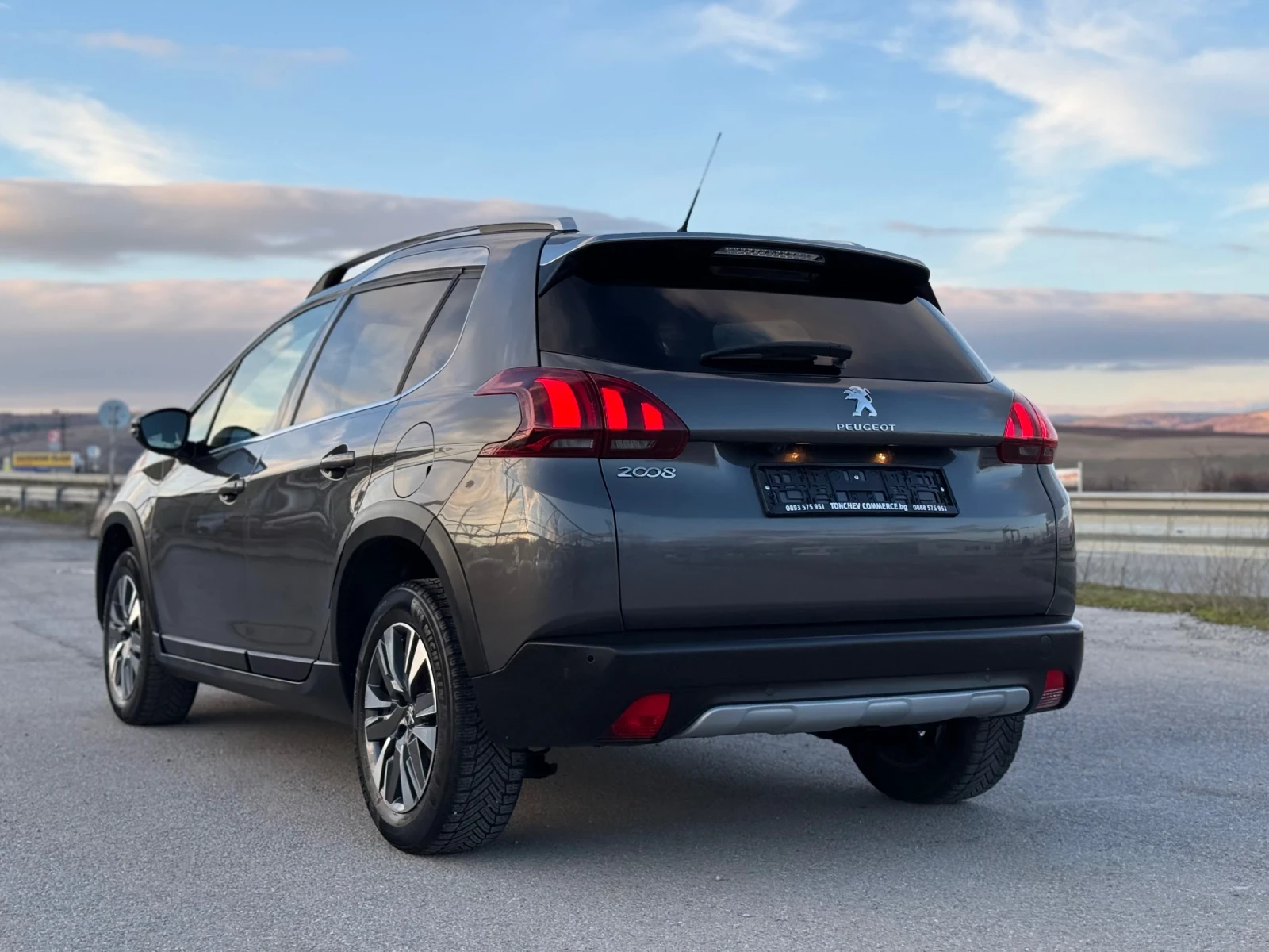 Peugeot 2008 1.2i-ALLURE-PREMIUM-ACTIVE CITY BRAKE-TOP-KAMERA - изображение 4