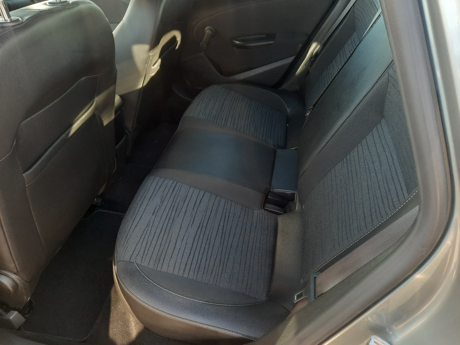 Opel Astra 1.6 CDTI, снимка 6 - Автомобили и джипове - 53805125