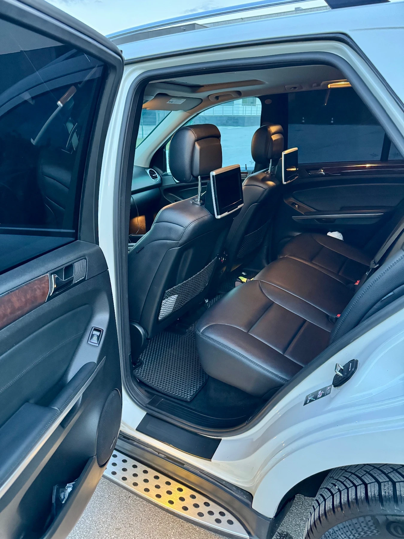 Mercedes-Benz ML 550, снимка 10 - Автомобили и джипове - 54732750