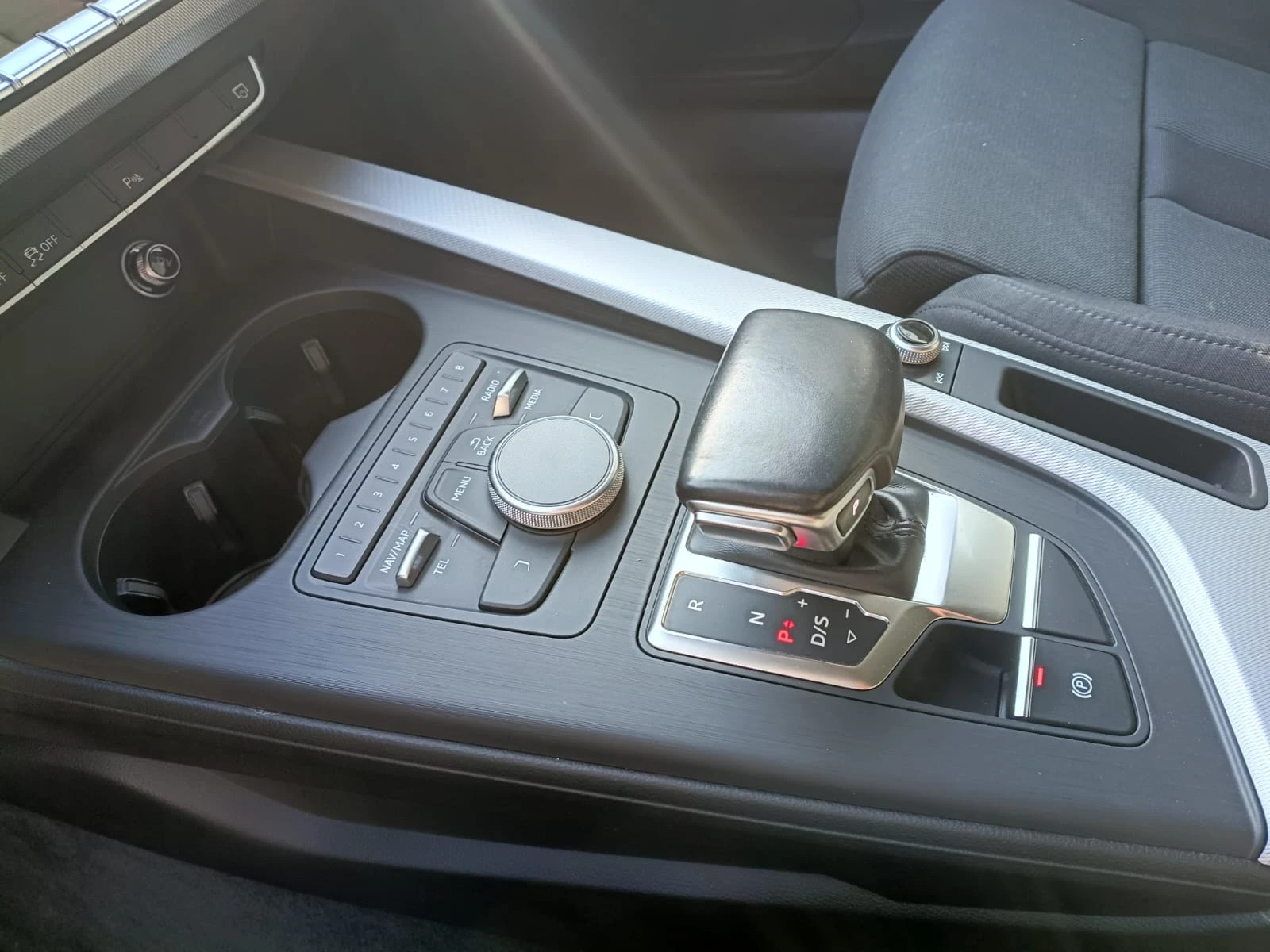 Audi A4 Avant 2.0 TDI S tronic S line edition, снимка 8 - Автомобили и джипове - 54966131