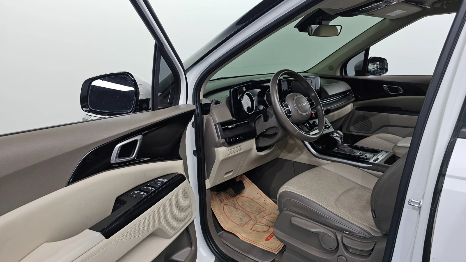 Kia Carnival PRESTIGE 2.2* ПОДГРЕВ ВОЛАН/СЕДАЛКИ* hellascars.bg, снимка 6 - Автомобили и джипове - 55597676
