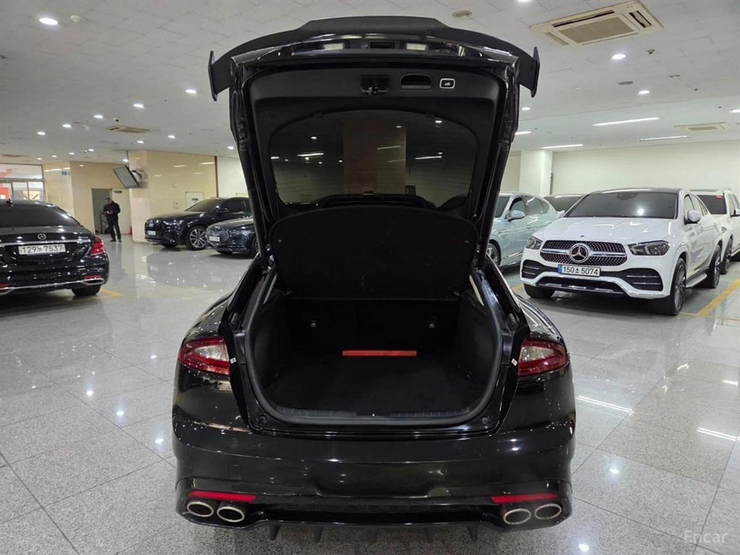 Kia Stinger * ПАНО* KEYLESS* Camera* ПОДГРЕВ* , снимка 17 - Автомобили и джипове - 55656556