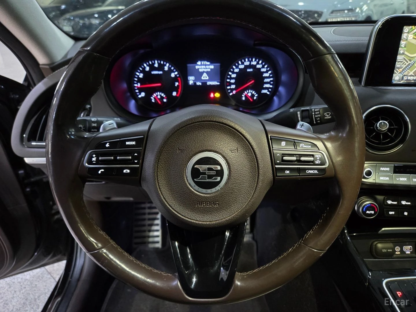 Kia Stinger * ПАНО* KEYLESS* Camera* ПОДГРЕВ* , снимка 9 - Автомобили и джипове - 55656556