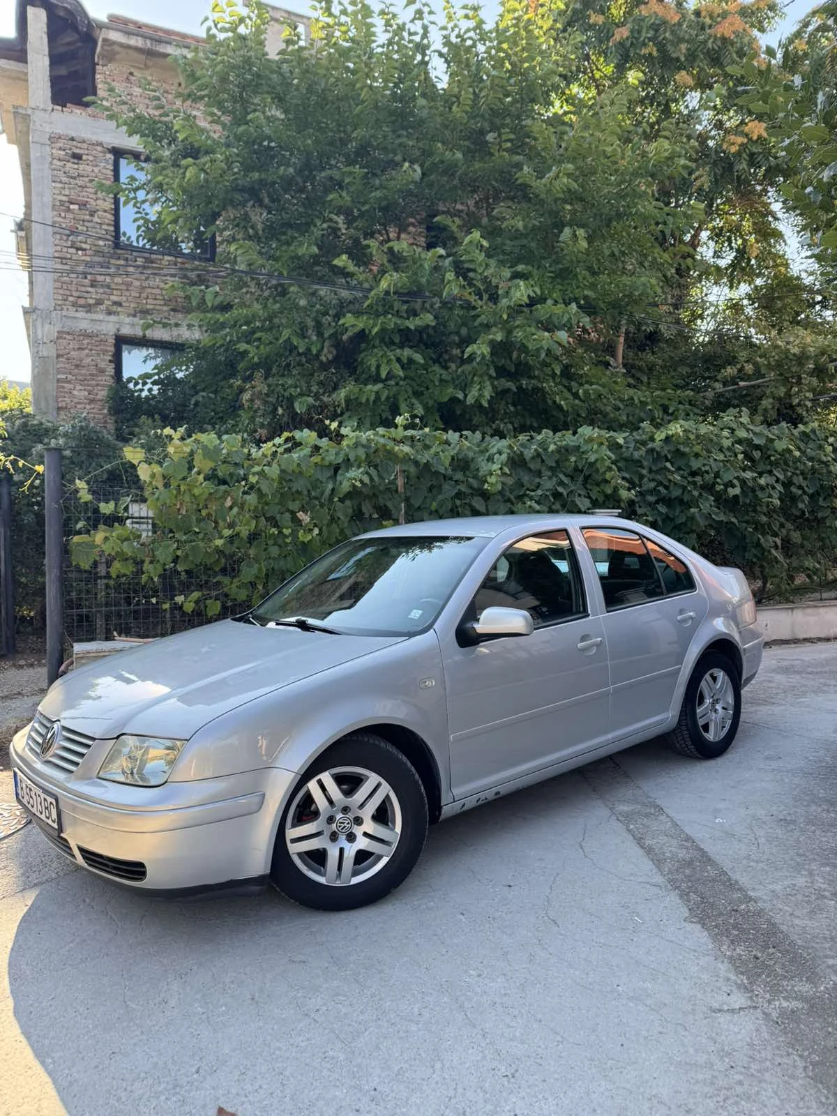 VW Bora 1.6 SR, снимка 2 - Автомобили и джипове - 55849126