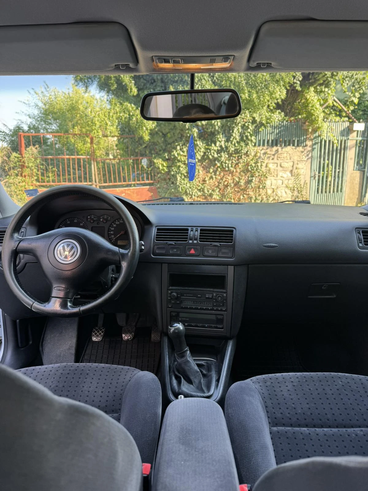 VW Bora 1.6 SR, снимка 13 - Автомобили и джипове - 55849126