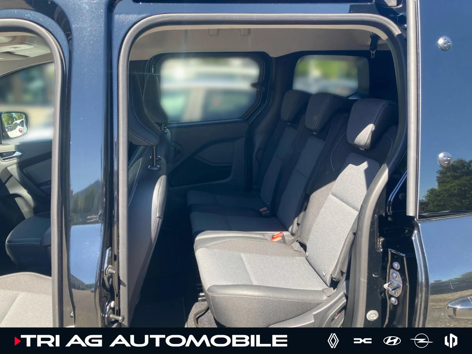 Renault Kangoo E-TECH/122HP/СЕРТИФИКАТ/CAM/ACC/390h, снимка 10 - Автомобили и джипове - 56684388