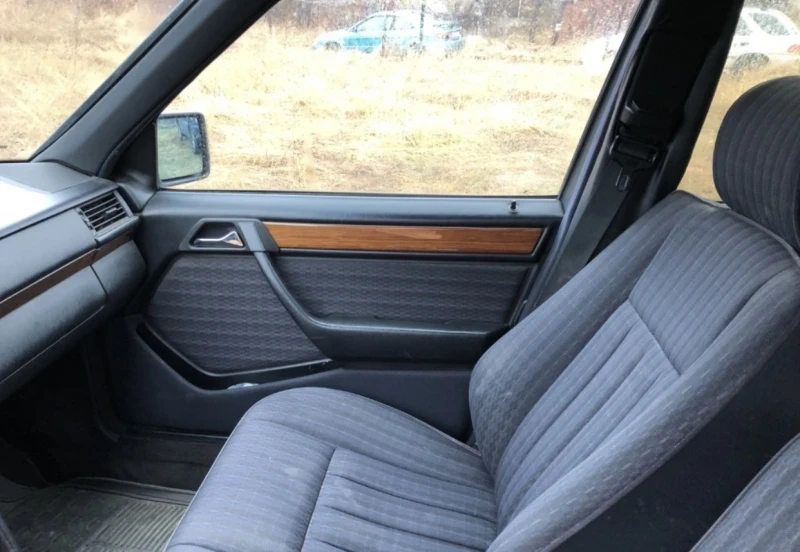 Mercedes-Benz 124 2, снимка 10 - Автомобили и джипове - 42192708