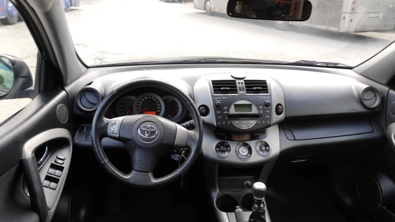 Toyota Rav4 2.2D4D, снимка 11 - Автомобили и джипове - 47227481