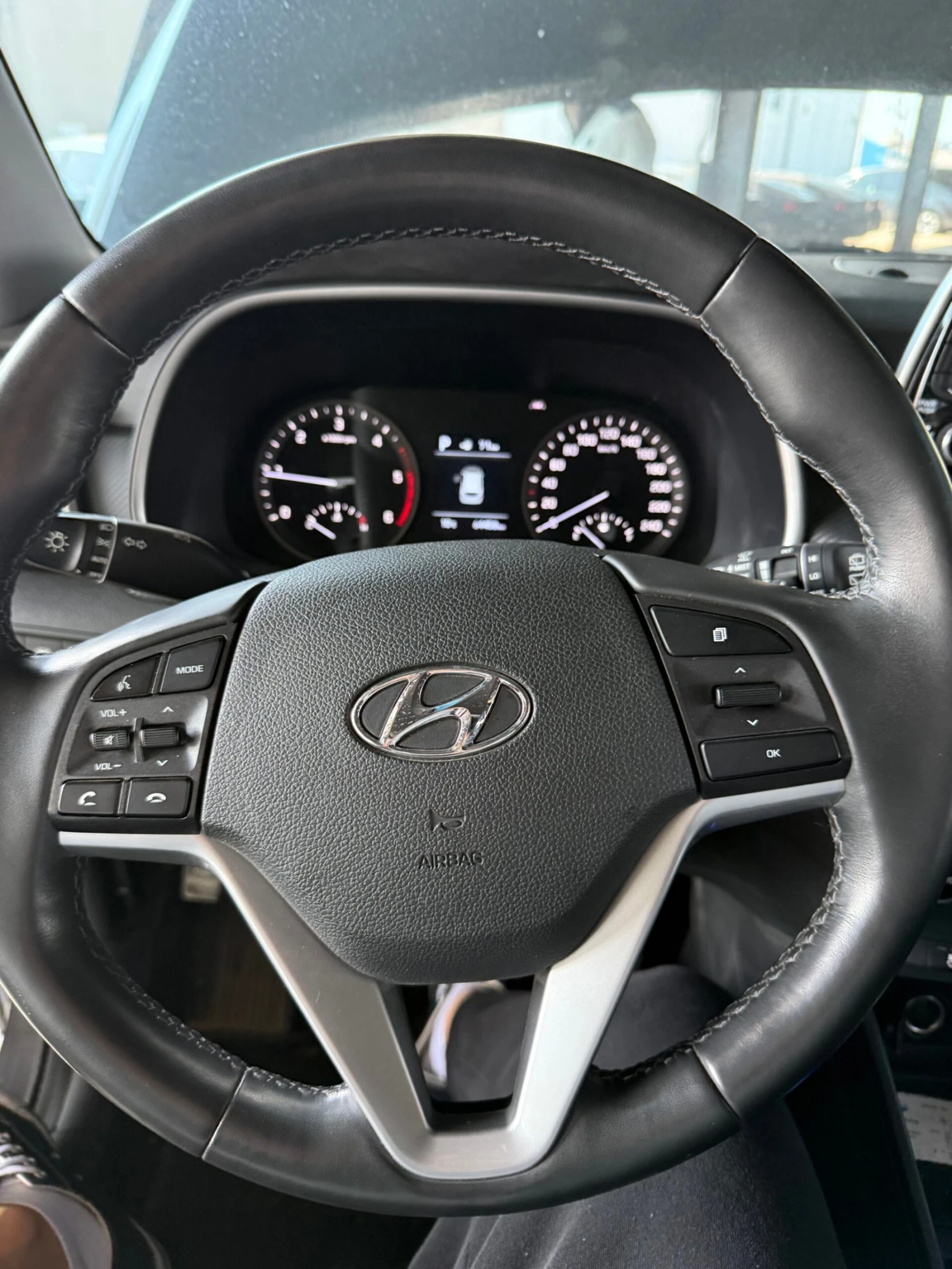 Hyundai Tucson 2.0 CRDI 4x4 - OЧАКВАН ВНОС, снимка 7 - Автомобили и джипове - 54631116